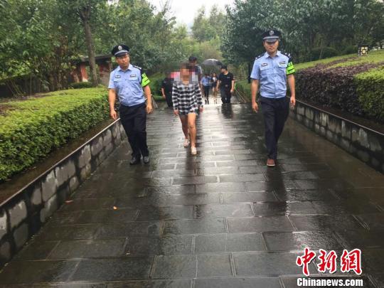 云南龙陵6人在烈士纪念碑前砸酒瓶、大小便将受处罚